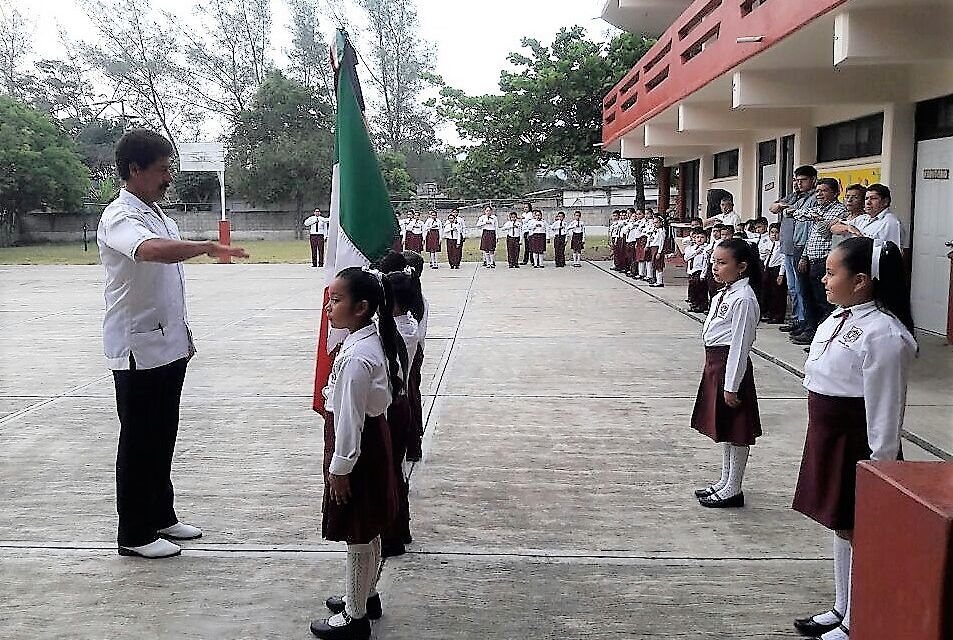 Interpretan Himno Nacional en nahuatl