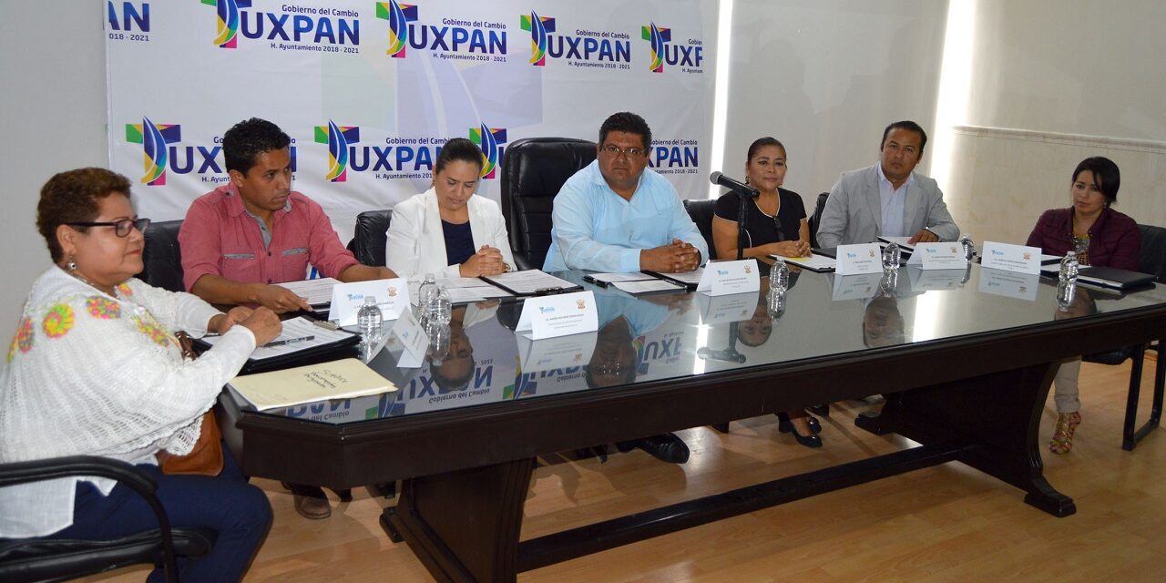 Firma de convenio y colaboración educativo entre IVEA y ayuntamientos de la zona norte: Tuxpan