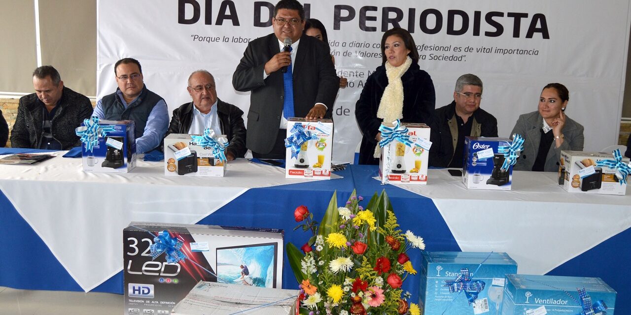 Alcalde reconoce labor periodística: Tuxpan