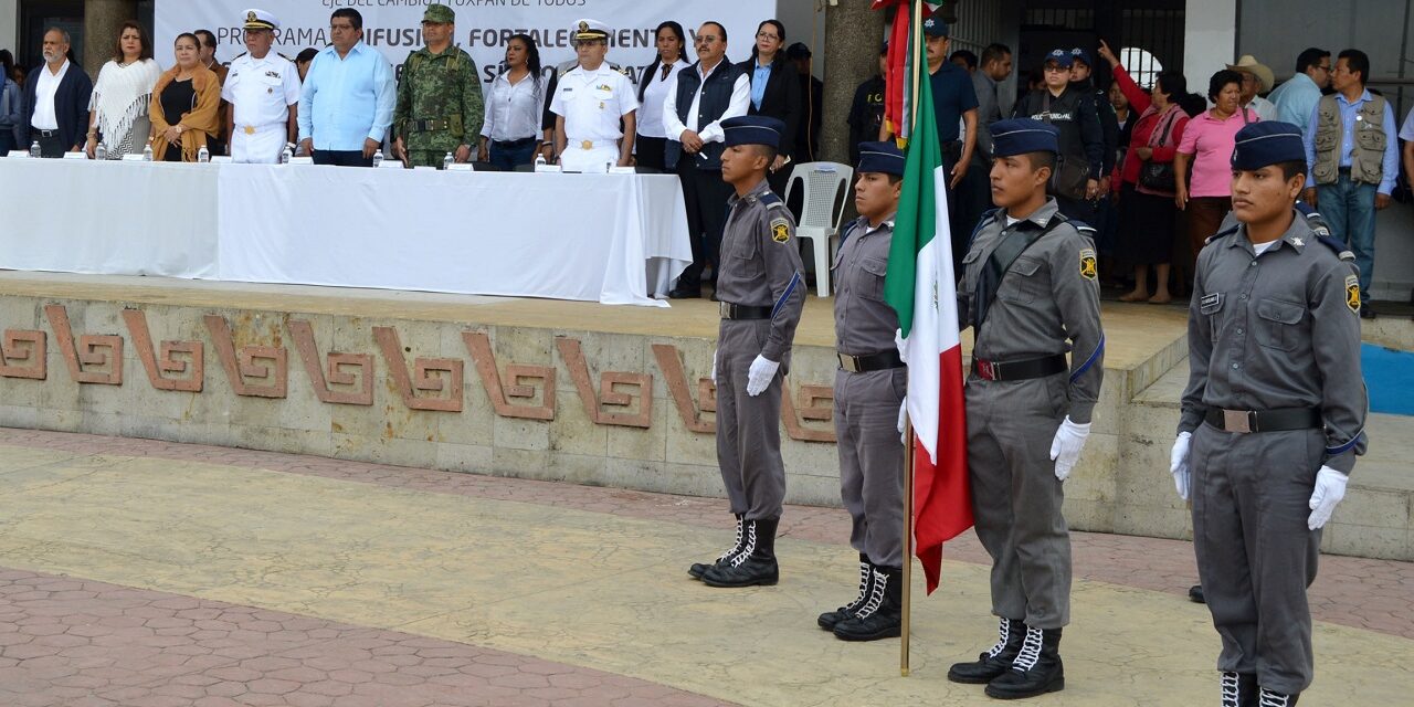 Luchar por lo sueños, convertirse en personas de bien para convertirse en dignos profesionales, será el camino para obtener liderazgo: Tuxpan