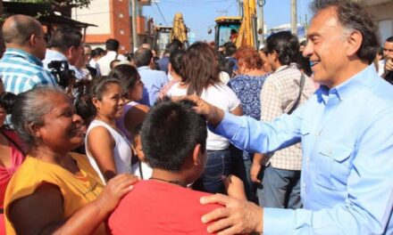 El Gobernador Miguel Ángel Yunes Linares y el Alcalde de Veracruz, Fernando Yunes Márquez, iniciaron la reconstrucción con concreto hidráulico del Eje Intercolonias: Veracruz