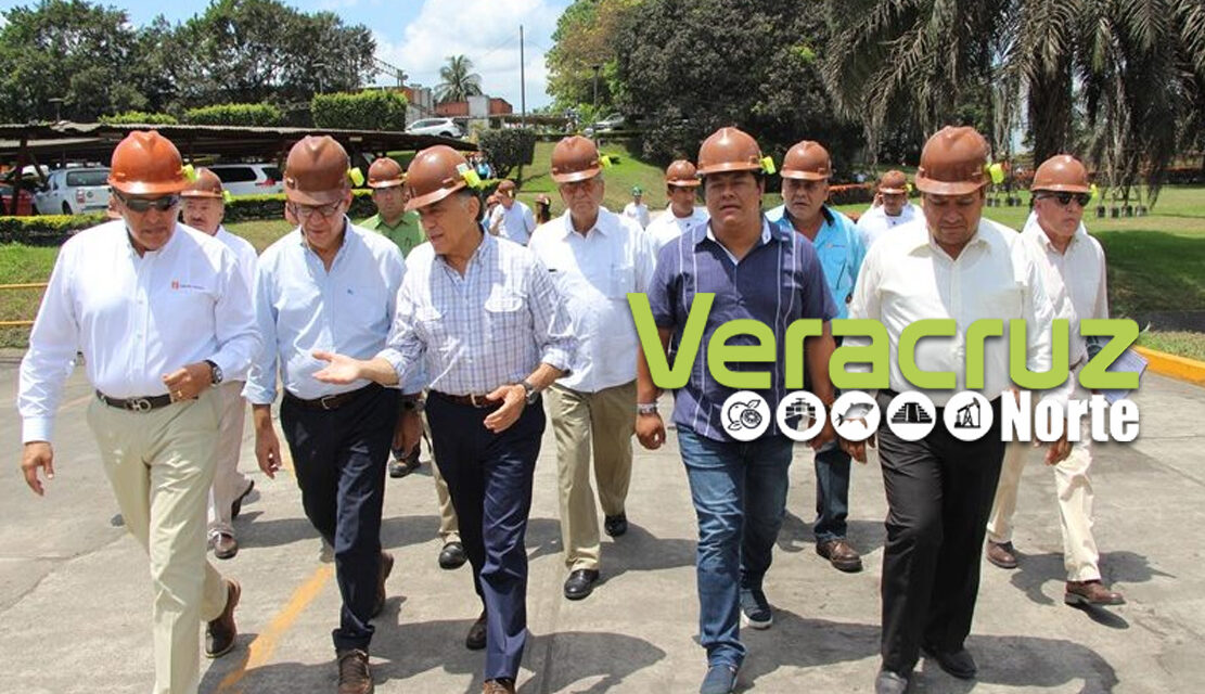 Recorre el Gobernador del Estado el Ingenio Tres Valles, acompañado por el Secretario del Trabajo