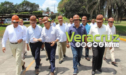 Recorre el Gobernador del Estado el Ingenio Tres Valles, acompañado por el Secretario del Trabajo