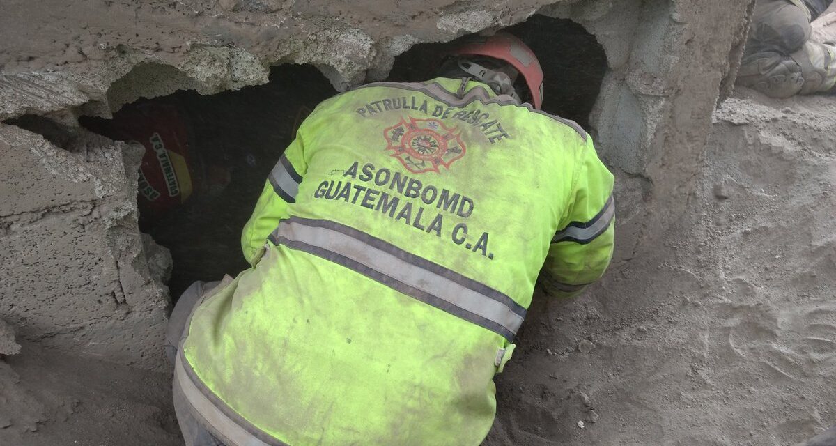 Hallan 5 niños muertos bajo la ceniza del volcán de Fuego