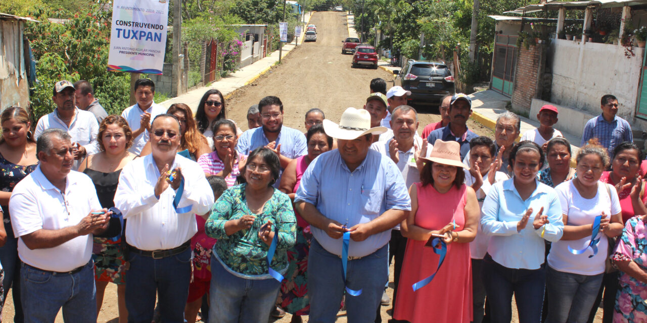 Toño Aguilar supervisa apoyos en la comunidad de El Edén e inaugura obra en La Victoria