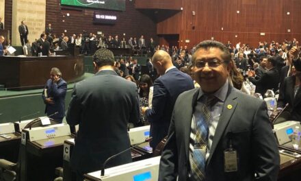 Jesús Guzmán toma protesta como diputado federal