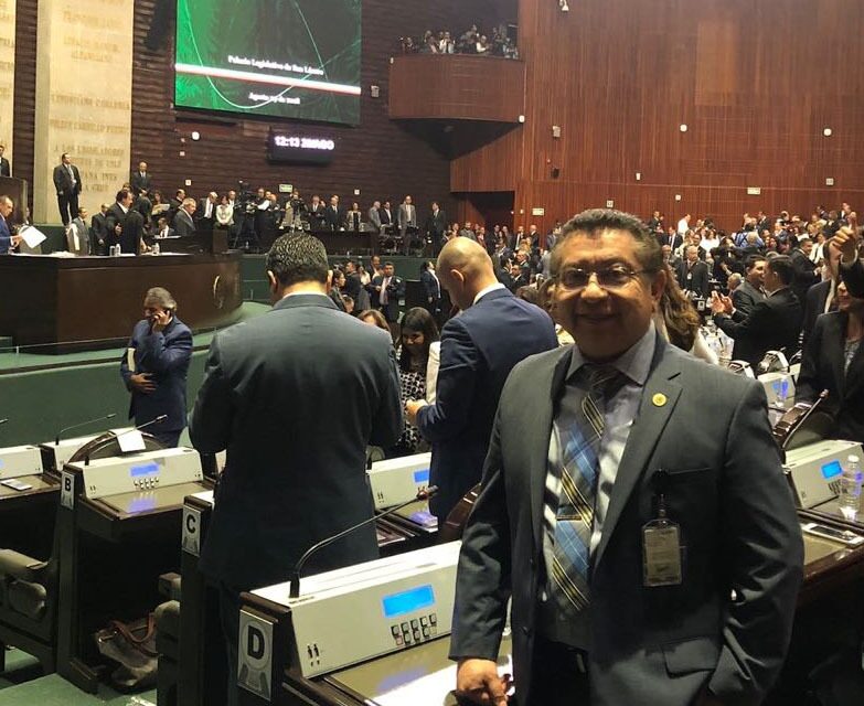 Jesús Guzmán toma protesta como diputado federal