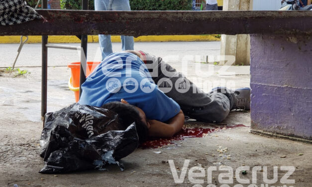 Asesinan a balazos a jovén frente a puesto de comida en Infonavit Tenechaco