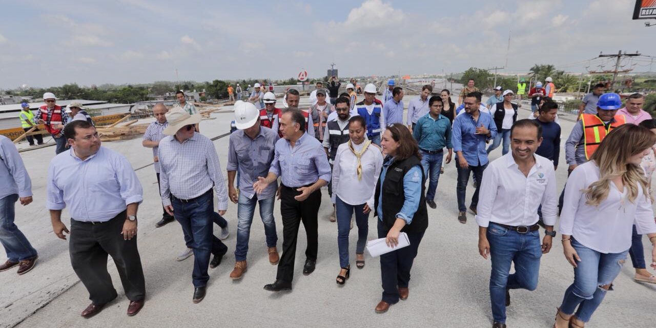 Inician Gobernador Yunes y Alcalde de Veracruz la obra de pavimentación con concreto hidráulico de un circuito de calles de la colonia Antorcha Campesina