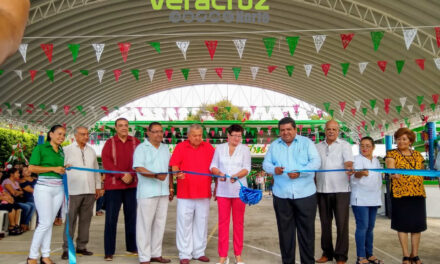 Toño Aguilar inaugura domo en la secundaria José Vasconcelos