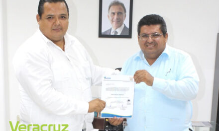 Alcalde le rinde protesta a nuevo director de Comercio