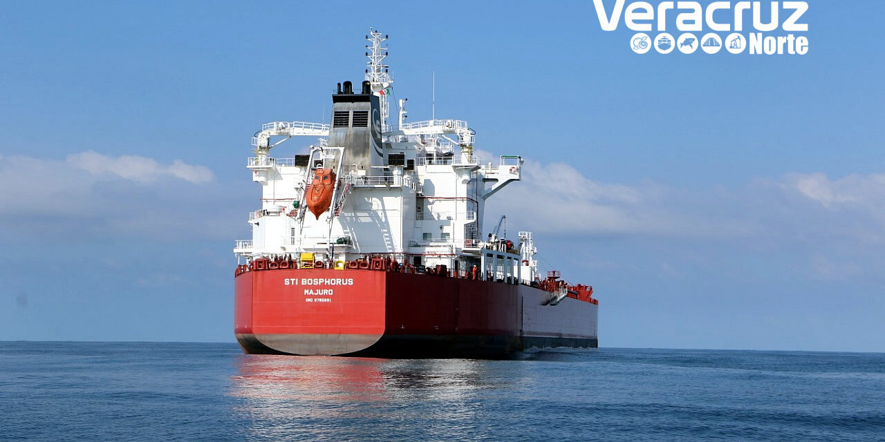 9 Buque Tanques Fondeados Frente a Tuxpan