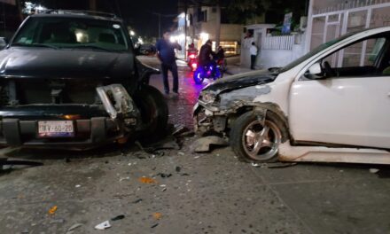 Chocan en la Avenida Insurgentes