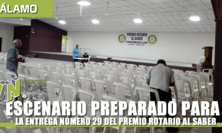ESCENARIO PREPARADO PARA LA ENTREGA DEL PREMIO ROTARIO