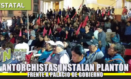 Antorchistas instalan plantón frente a Palacio de Gobierno