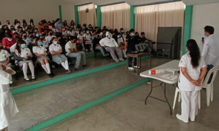Álamo: Talleres sobre la salud reproductiva