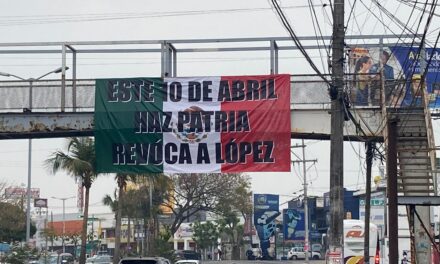 Cuelgan lonas contra AMLO en diferentes ciudades